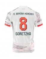 Moške Nogometnih dresov Bayern Munich Leon Goretzka #8 Gostujoči 2025-26 Kratki rokavi